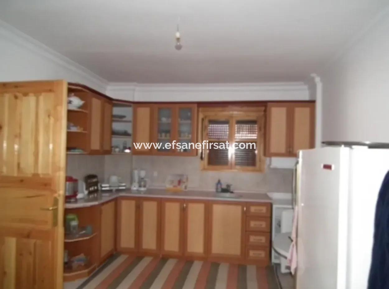 Freistehende Villa Zum Verkauf Mit Pool Sind Auch Bogenschützen