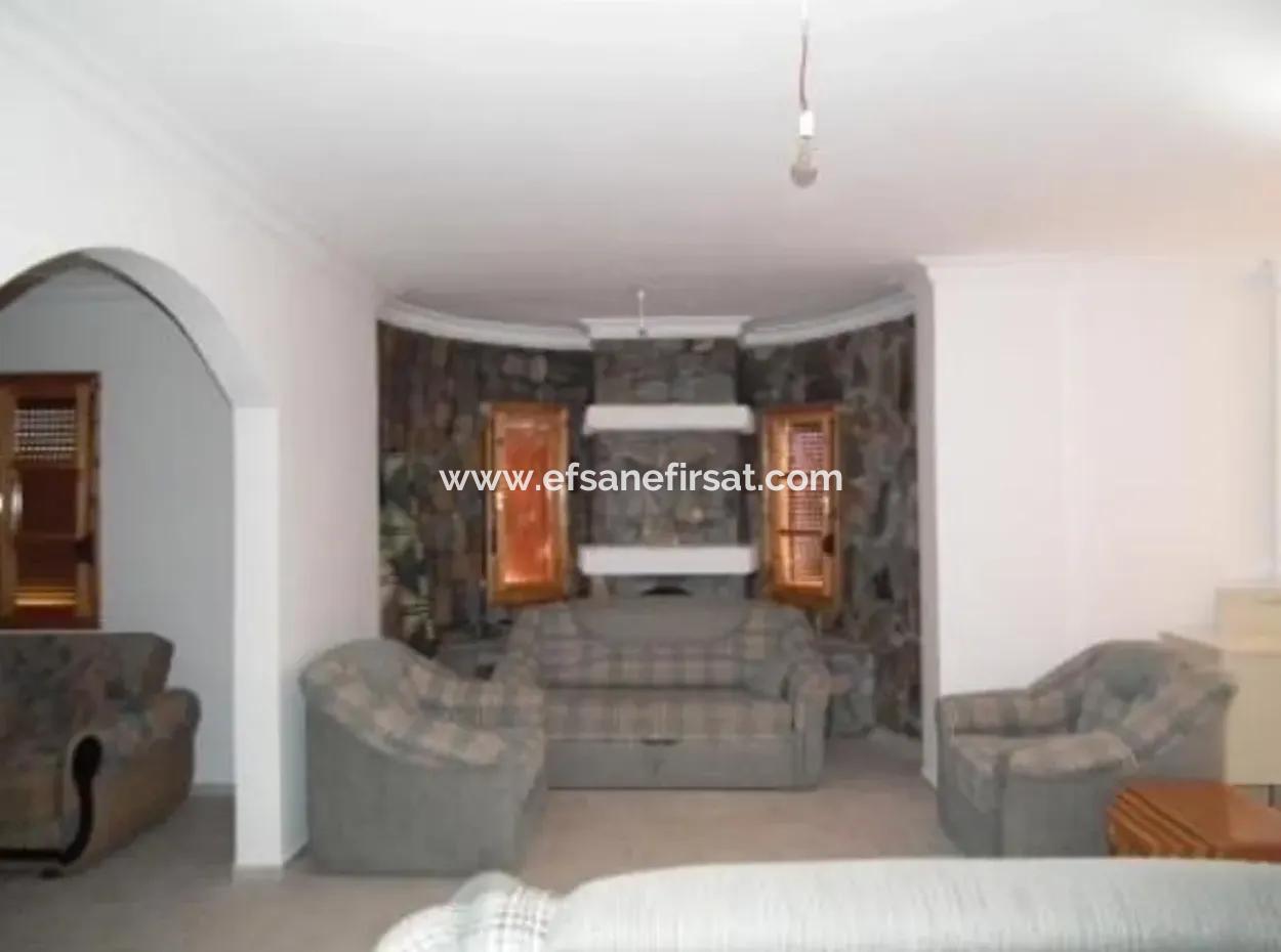 Freistehende Villa Zum Verkauf Mit Pool Sind Auch Bogenschützen