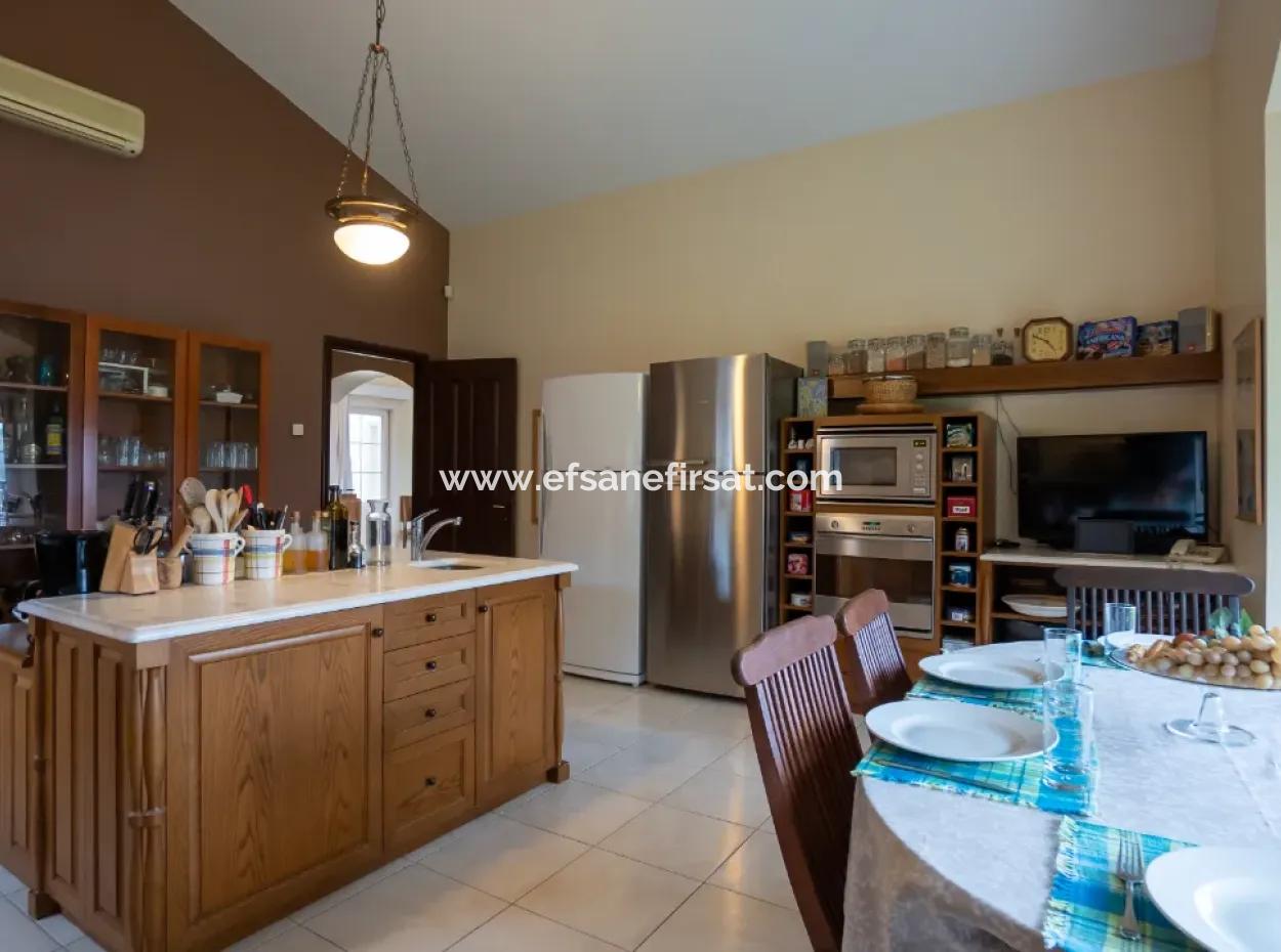 7 In 1 Freistehendes Luxushaus Auf Einem 2300 M2 Großen Grundstück Zum Verkauf In Zekeriyaköy, Istanbul