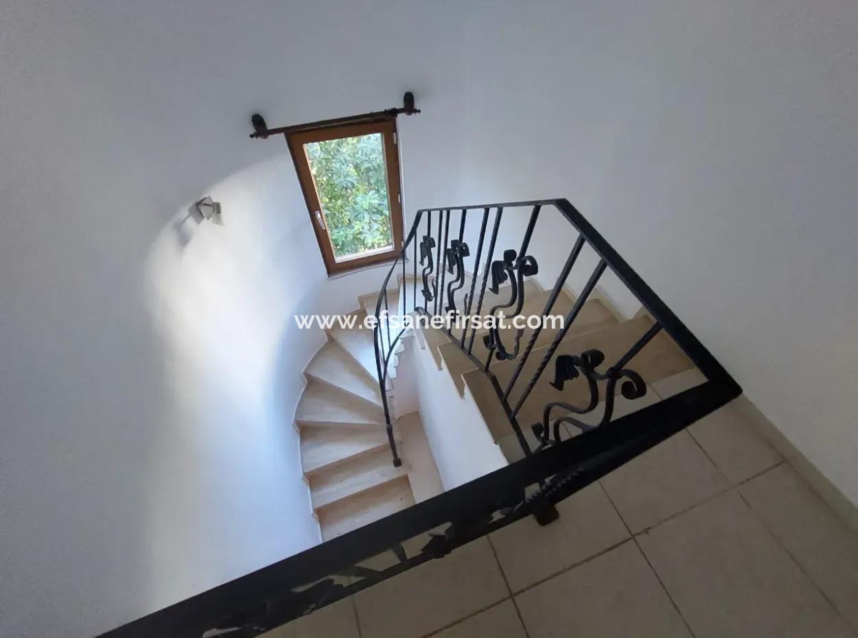 Möbliert 31, 2 Doppelhaushälfte, Von Denen Eines Auf Einem 700 M² Großen Grundstück Mit Schwimmbad In Muğla Dalyan Gemietet Ist