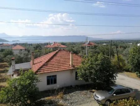 2 Einfamilienhäuser Zum Verkauf In 1992 M2 Grundstück Mit Blick Auf Den See In Köyceğiz Zeytinalanı