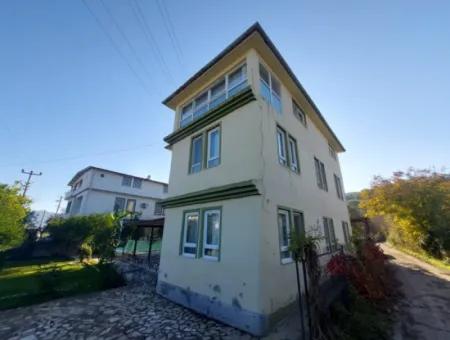 Ein Haus Mit 4 1 Und 3 1 Schwimmbädern Auf Einem 645 M² Großen Grundstück In Ortaca Kemaliye Steht Zum Verkauf Oder Zum Tausch.