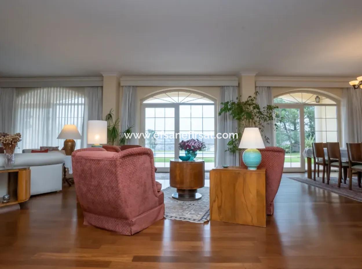 7 In 1 Detached Luxury House On A 2300 M2 Plot For Sale In Zekeriyaköy, Istanbul