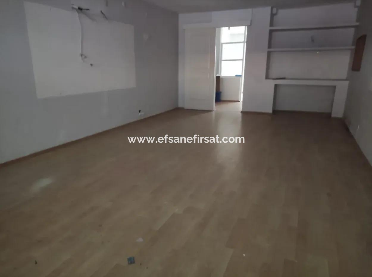 Muğla Ula Akyakada Busy Street Flat Entrance Shop For Emergency Sale