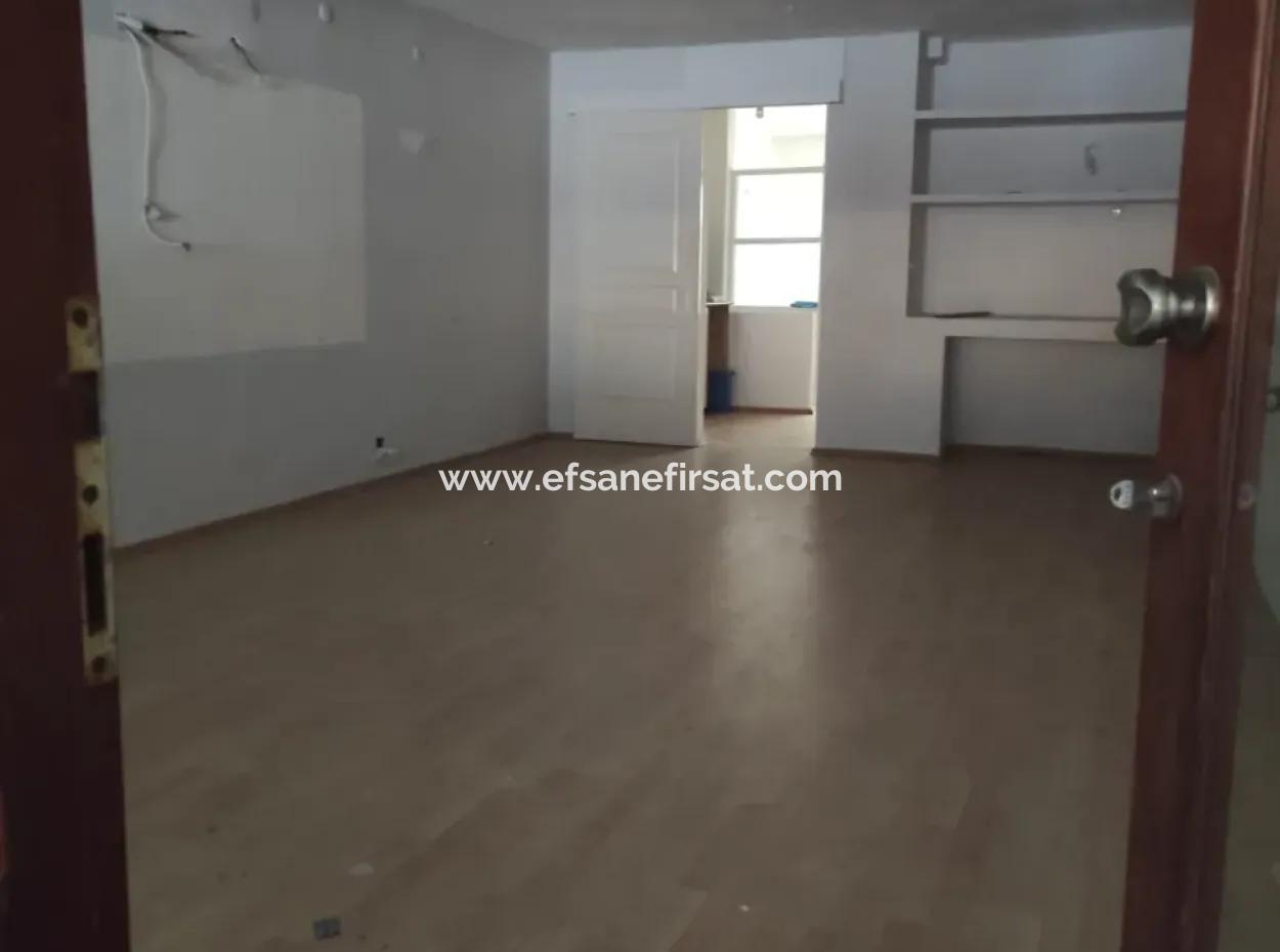 Muğla Ula Akyakada Busy Street Flat Entrance Shop For Emergency Sale