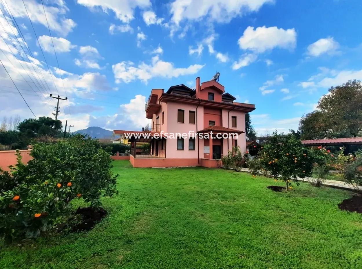 Muğla Ortaca Dalyanda Satılık 3 Katlı Müstakil Ev