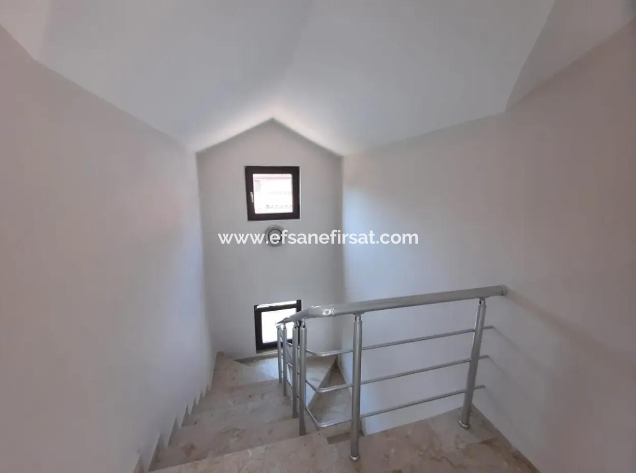 Muğla Ortaca Dalyanda Yüzme Havuzlu 3 Tripleks Villa Komple Satılık