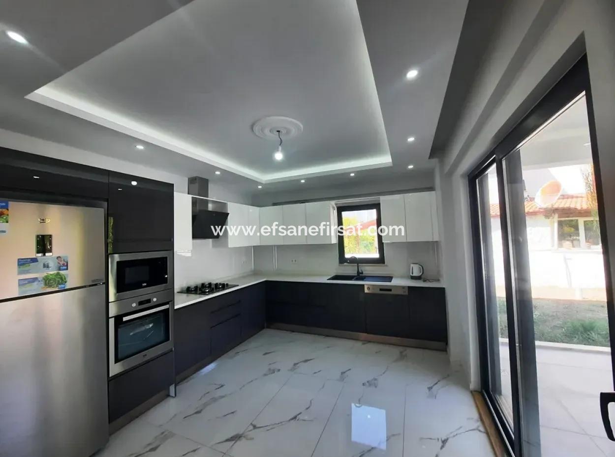 Muğla Dalyanda 520 M2 Arsada 230 M2 5+1 Ultra Lüks Villa Satılık