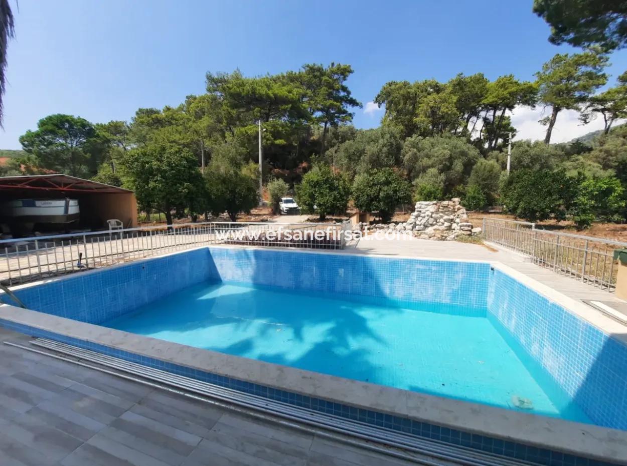 Muğla Köyceğiz Çandır Da 1 570 M2 Arazide, Yüzme Havuzlu, Göl Manzaralı Tripleks Satılık