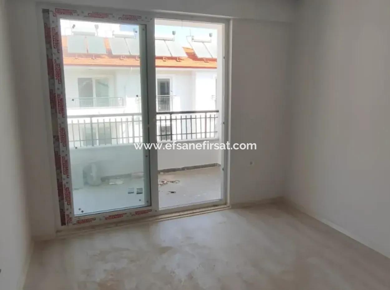 Karaburunda Havuzlu Sitede  2+1 Daire Satılık