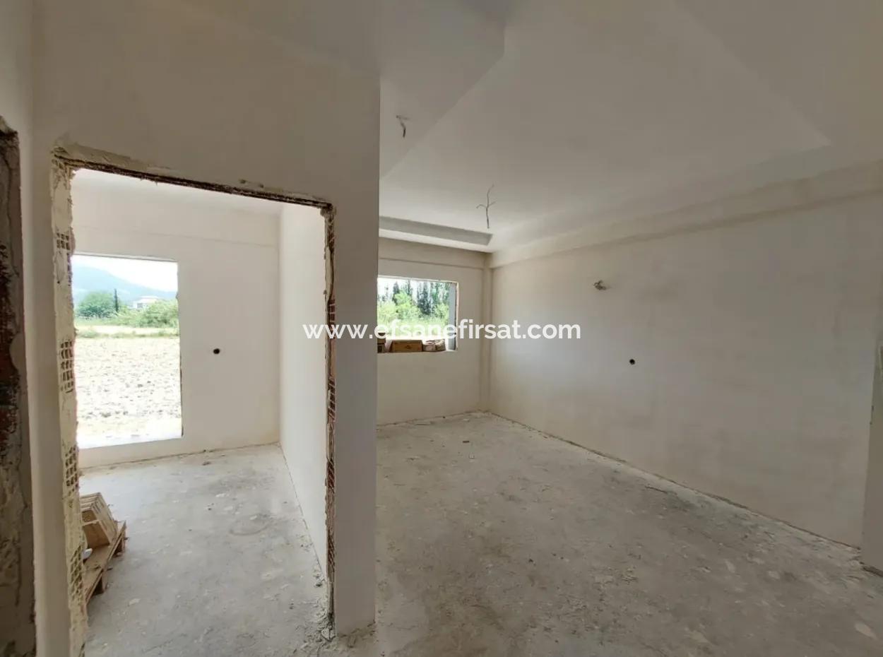 Dalamanda  1+1 , 55 M2  Daire Satılık
