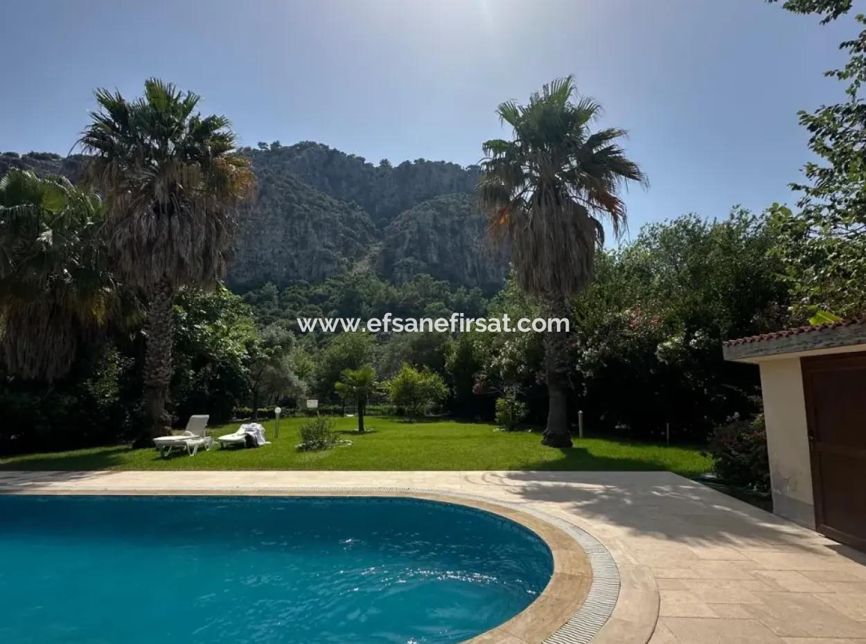 Muğla Dalyanda Kanala Sıfır 2+1 Site İçerisinde Satılık Villa