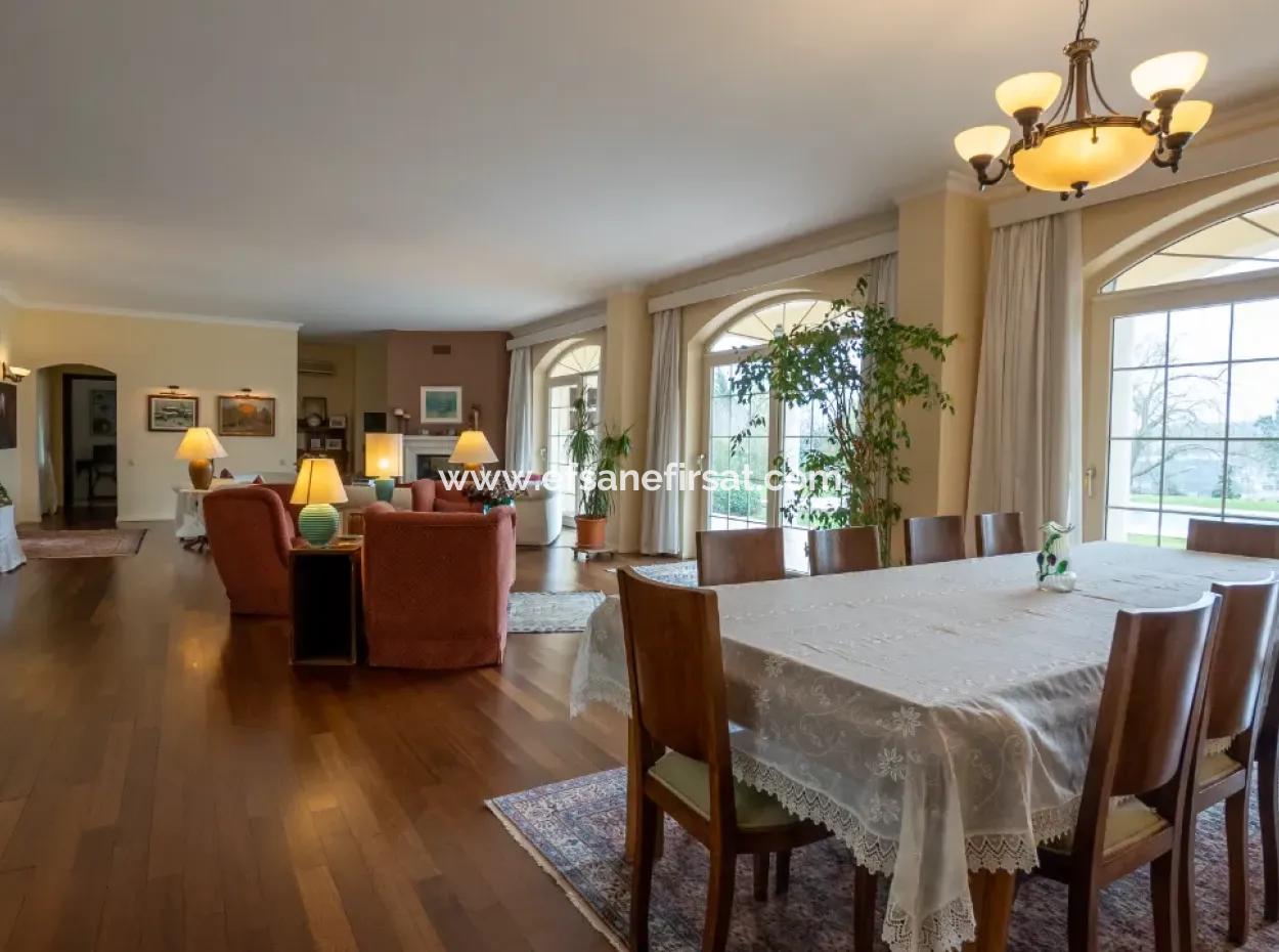 İstanbul Zekeriyaköyde Satılık 2300 M2 Arsada  7+1 Müstakil Lüks Ev