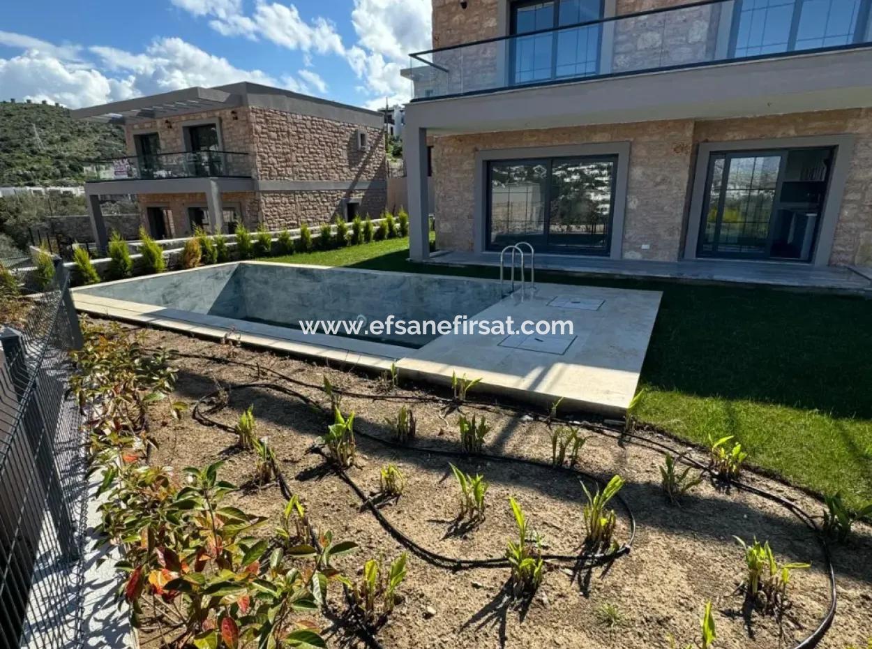 Muğla Bodrum Gündoğanda Deniz Manzaralı 4+1 Sıfır Dubleks Satılık