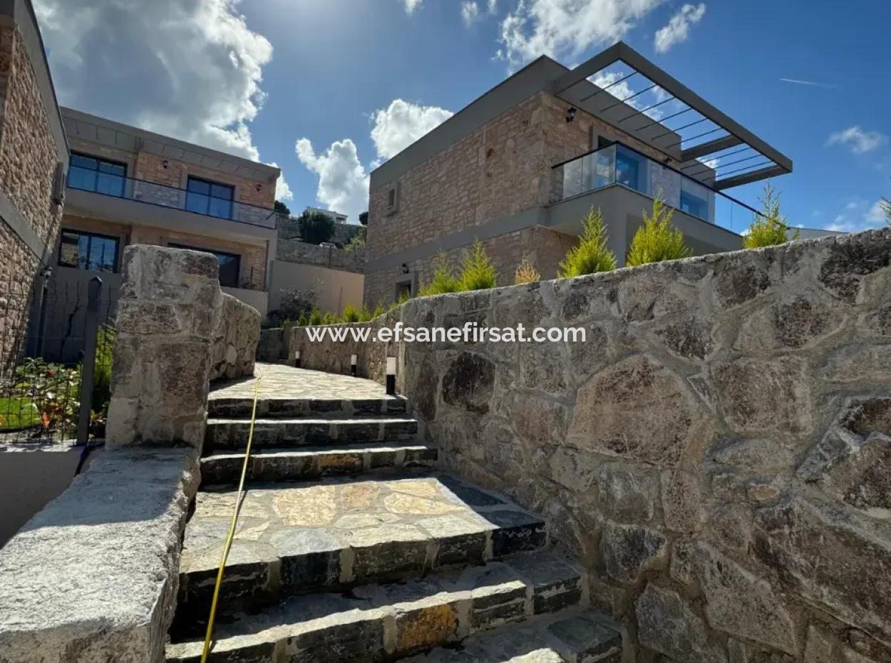 Muğla Bodrum Gündoğanda Deniz Manzaralı 4+1 Sıfır Dubleks Satılık