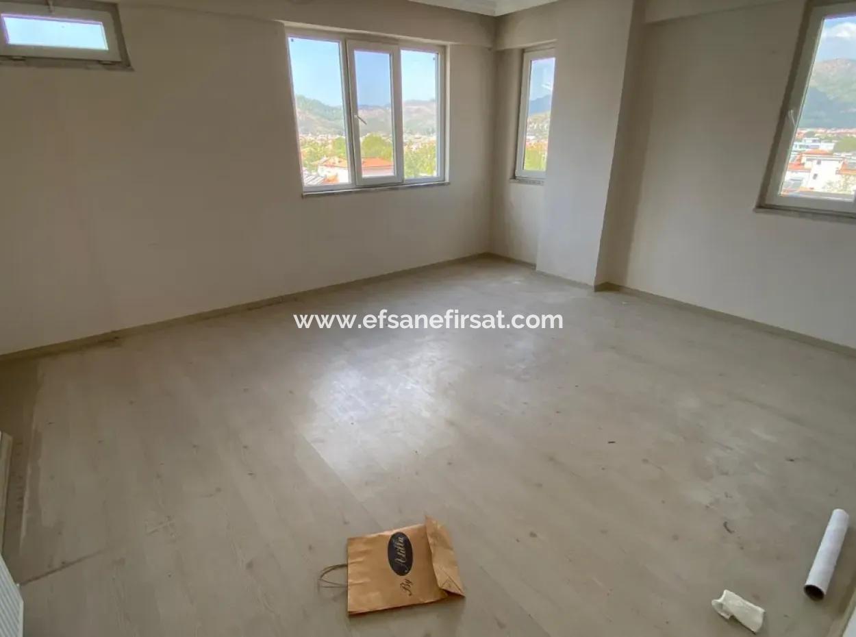 Ortaca Merkezde Satılık 3+1 165M2 Kaloriferli Daire.