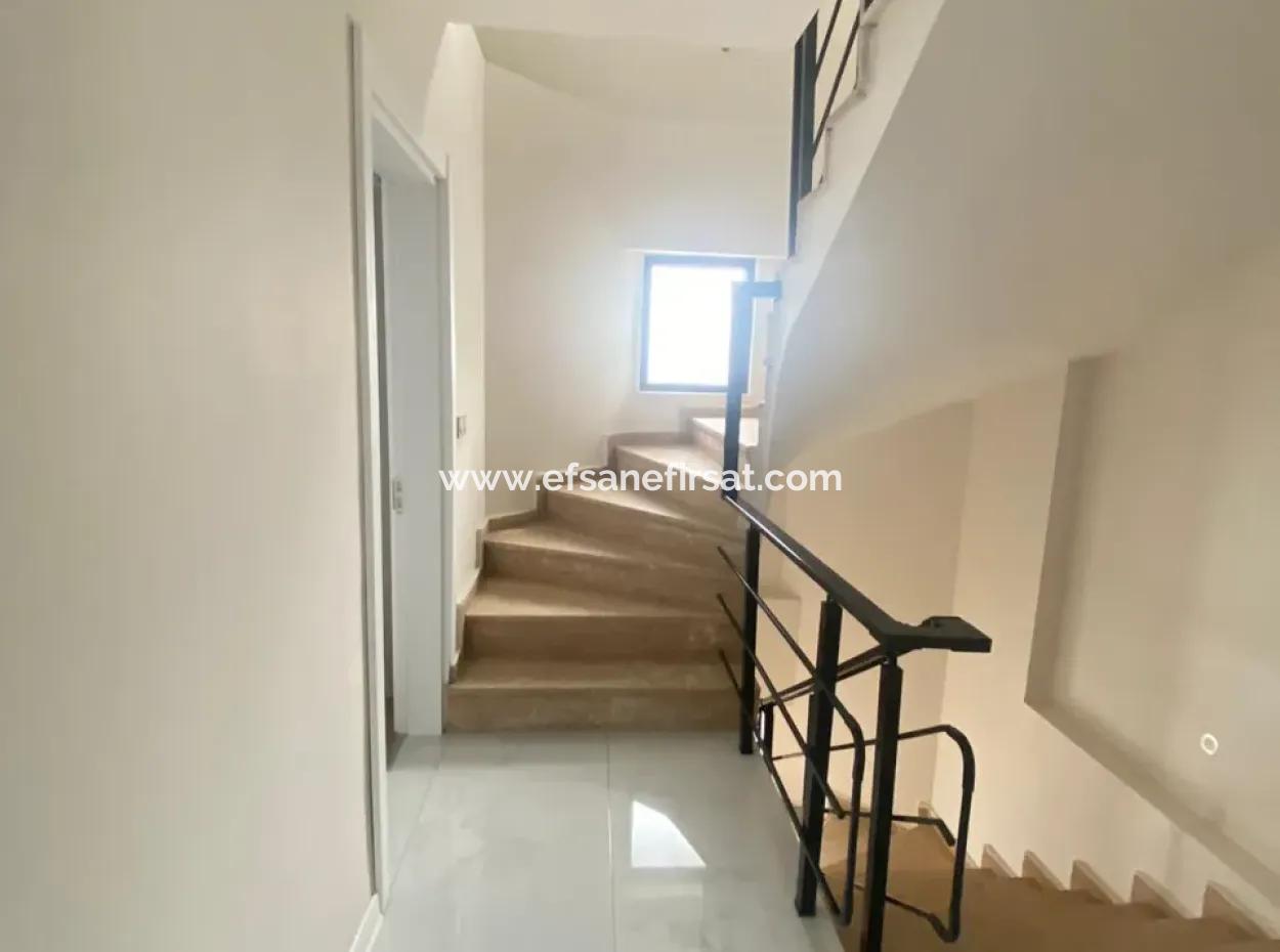 Ortaca Sarıgerme De 415 M2 Arsa İçerisinde, Eşyalı 4+1 Villa  Kiralık