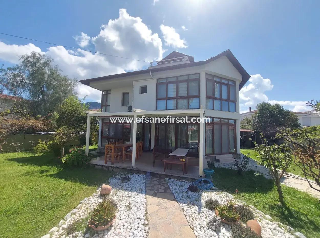 Ortaca Dalyanda 1.000 M2 Arsada Yüzme Havuzlu 200 M2 5+1 Müstakil Tripleks Kiralık