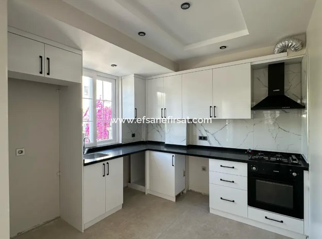 Merkezde Yüzme Havuzlu 2+1 Sıfır Giriş Kat Daire Kiralık