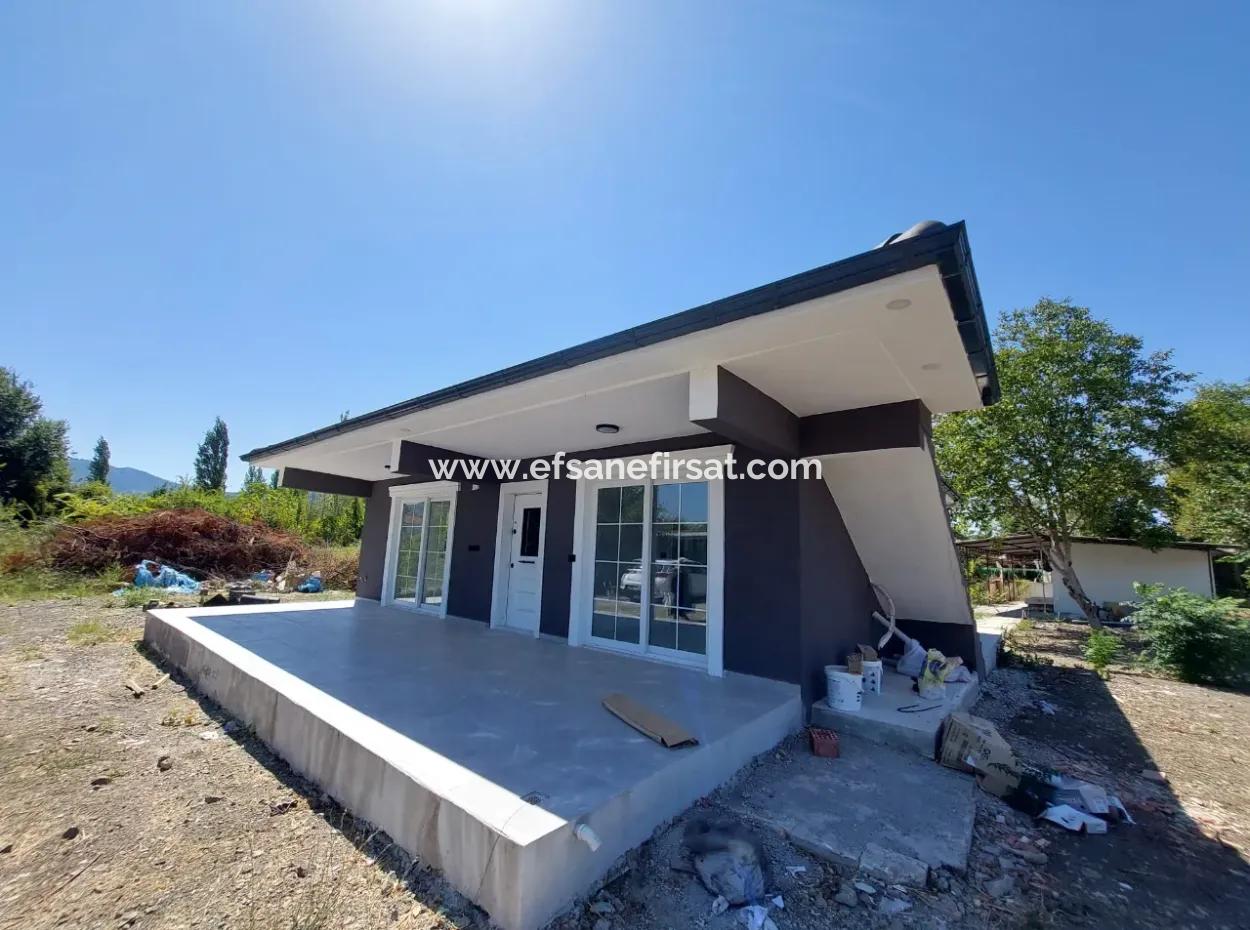 Muğla Ortaca Eskiköy’de  Doğanın Ortasında Huzurlu Bir Yaşam İçin İdeal 2+1 Tek Katlı Ev Kiralık.