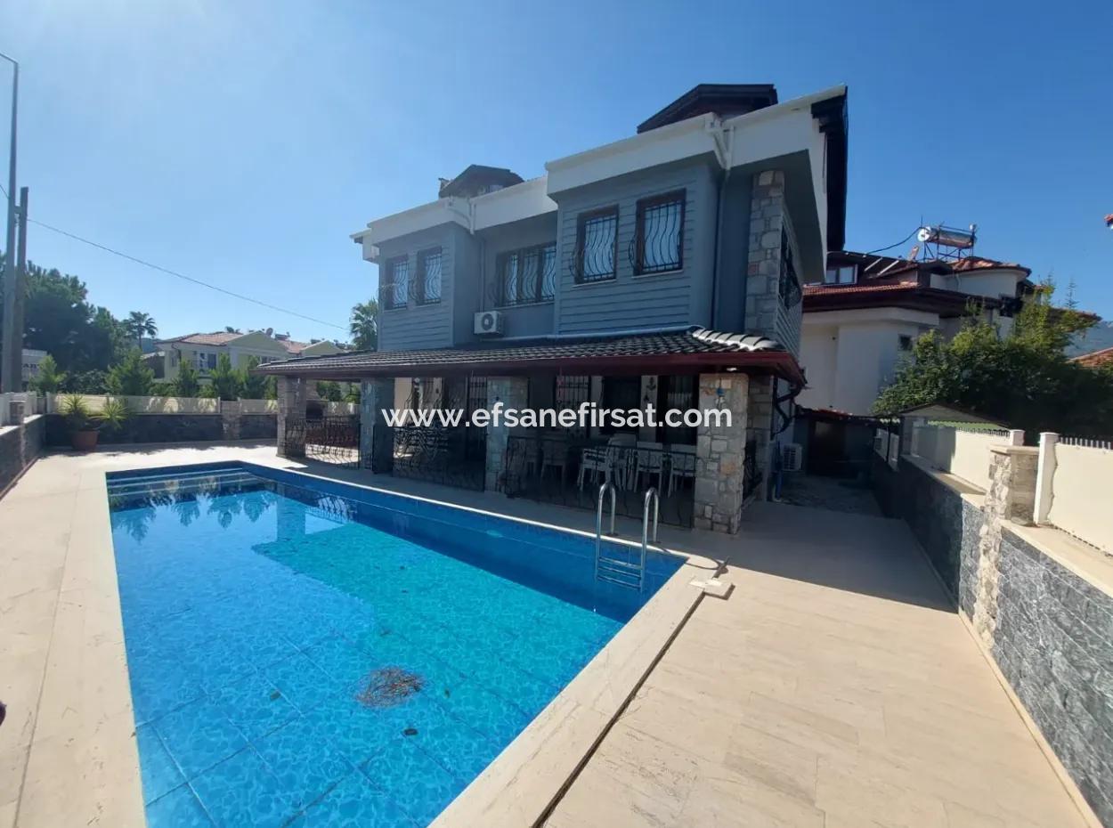 Dalyan Merkezde 5+1 Satılık Triplex Villa