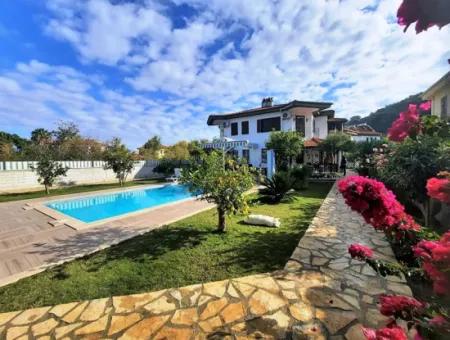 Muğla Dalyanda 845 M2 Arsada 6+2 Yüzme Havuzlu 2 Villa Satılık