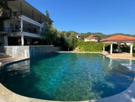 Muğla Köyceğiz Çandırda 250 M2,6+2  Infinity Havuzlu Lüks Tripleks Satılık