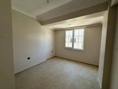 Merkezde Yüzme Havuzlu 2+1 Sıfır Giriş Kat Daire Kiralık