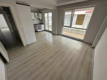 Ortaca Cumhuriyette 2+1 Bahçeli Giriş Kat Daire Satılık.