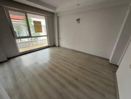 Ortaca Cumhuriyette 2+1 Bahçeli Giriş Kat Daire Satılık.