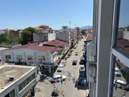 Ortaca Çarşı Merkezde Eşyalı 1+1 Geniş Daire Kiralık.