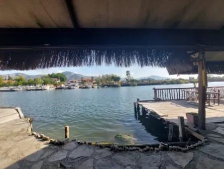 Köyceğiz Çandır Dalyan Kanalına Sıfır 865 M2 Ev Ve Restaurant  Satılık